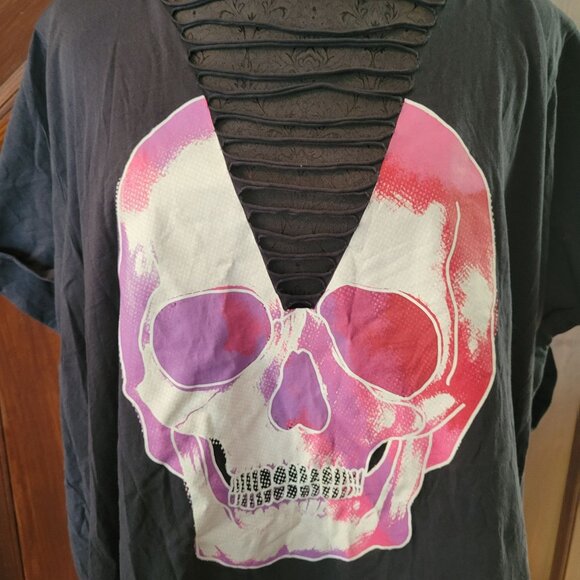Torrid Skull Graphic Black T-Shirt With Cutout Neckline Slim Fit Womens Size 4 1 - Picture 3 of 7